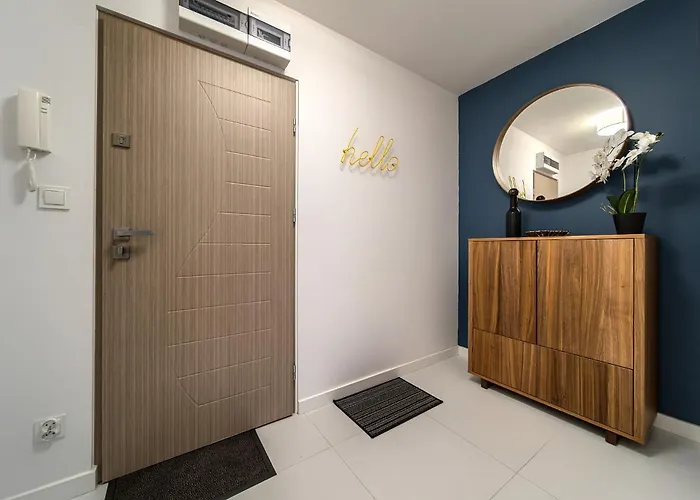 Neon By Bookinghost ヴロツワフ