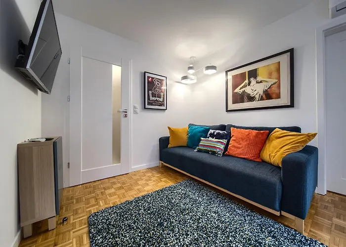 Neon By Bookinghost ヴロツワフ