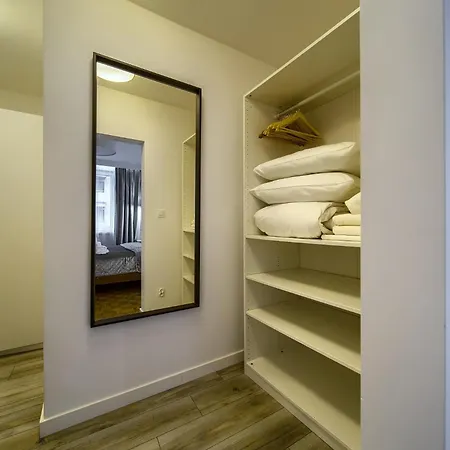 Neon By Bookinghost Appartement