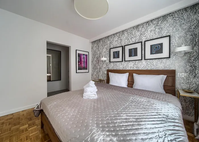 Neon By Bookinghost Wrocław